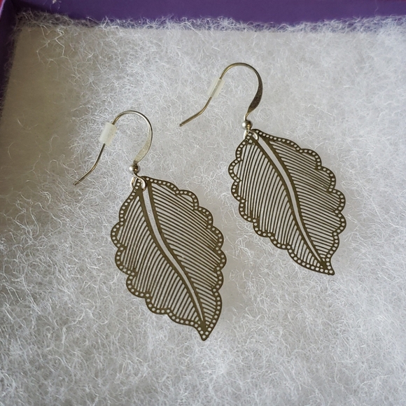 Jewelry - 🌷🌷 Silver leaf drop earrings